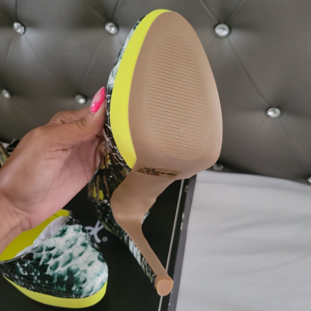 Bold heels bogo